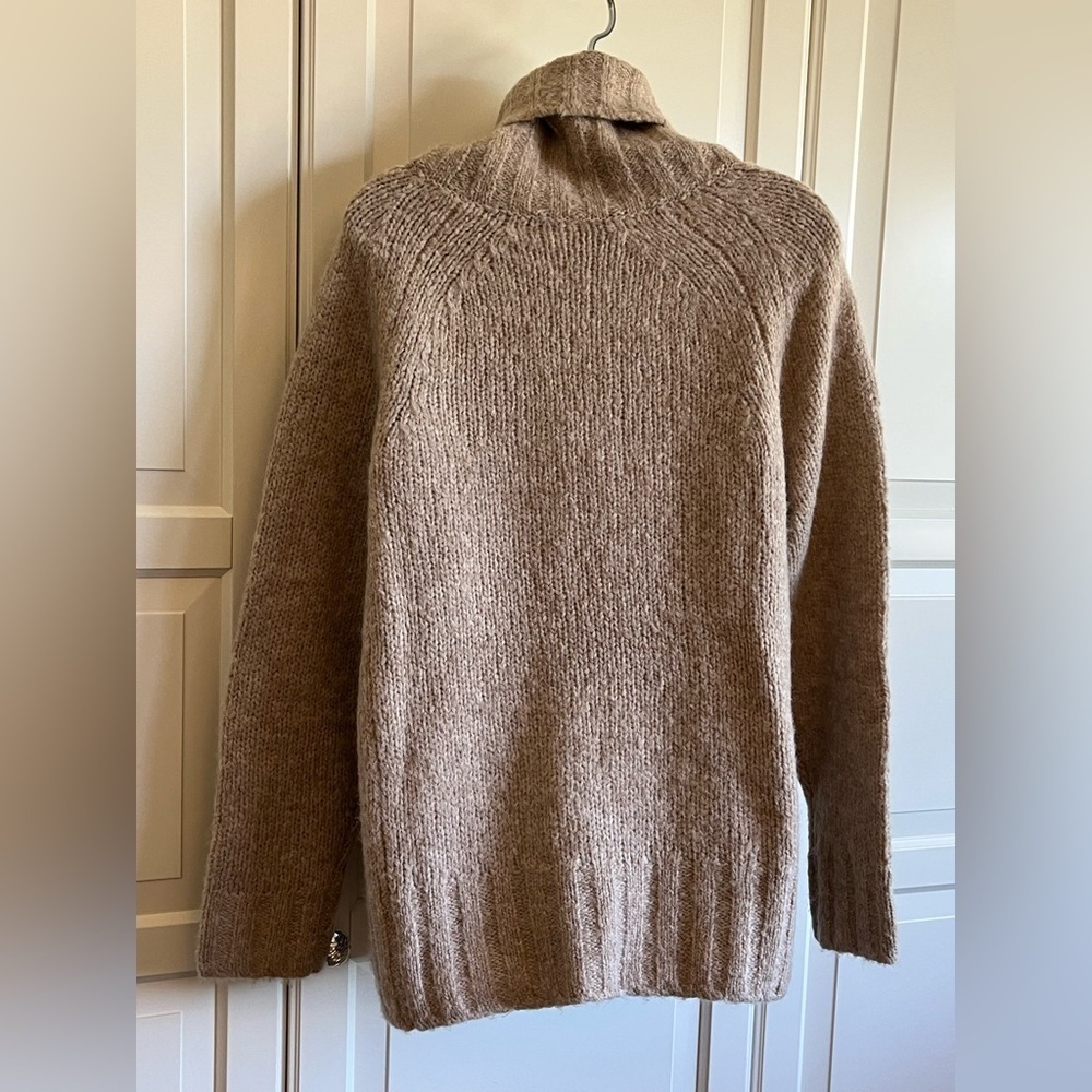 Aritzia Alpaca Blend Plutarch Turtleneck Sweater Size M Taupe Cozy Oversized - Picture 9 of 16
